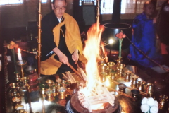 秘法護摩行を修す- 宗教法人 大本山 姫路成田不動尊 明勝寺 真言密教の